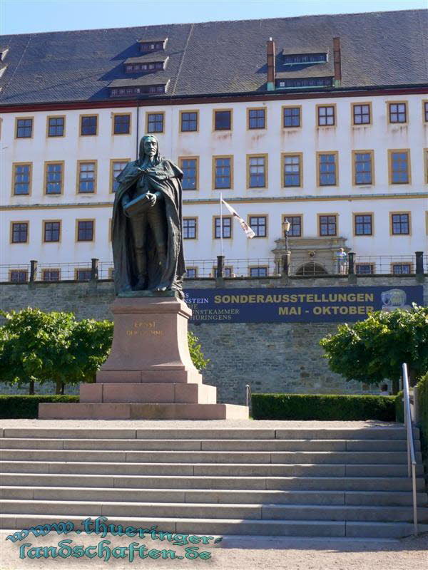 Ernst der Fromme Statue vor dem Schloss Friedenstein