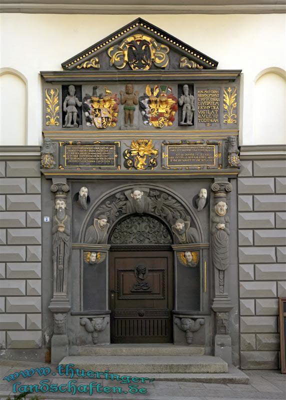 Eingangsportal des Rathauses