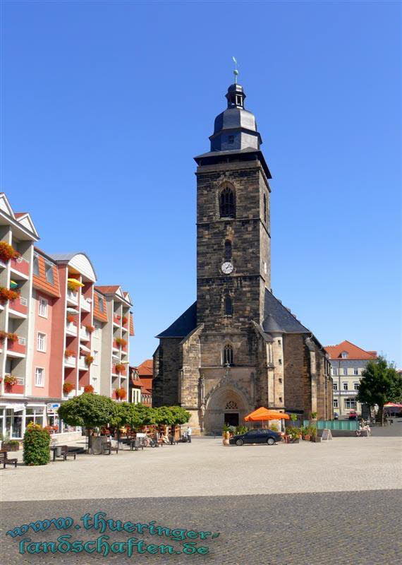Neumarkt mit Magaretenkirche