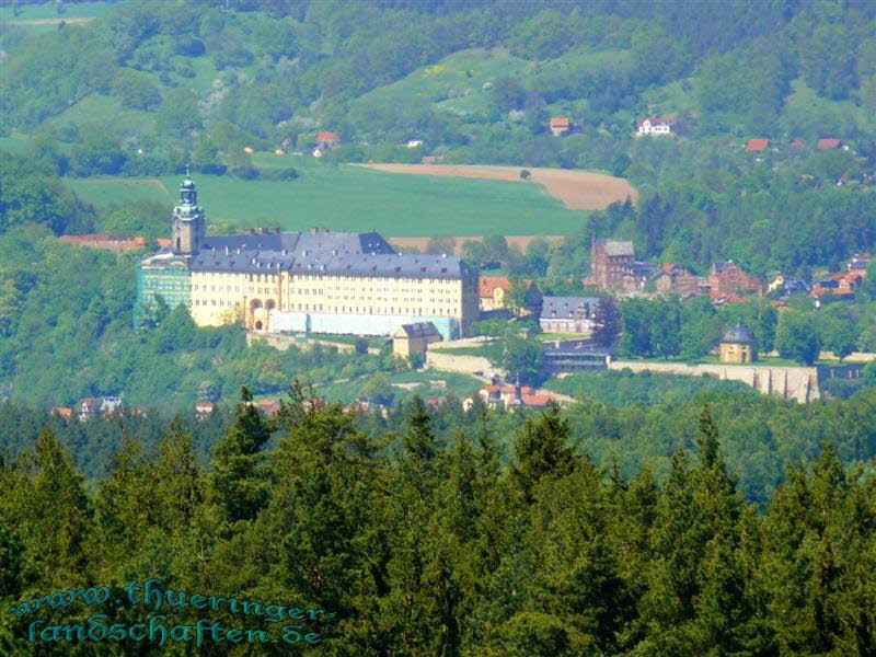 Blick vom Kulm Saalfeld auf die Heidecksburg in Rudolstadt