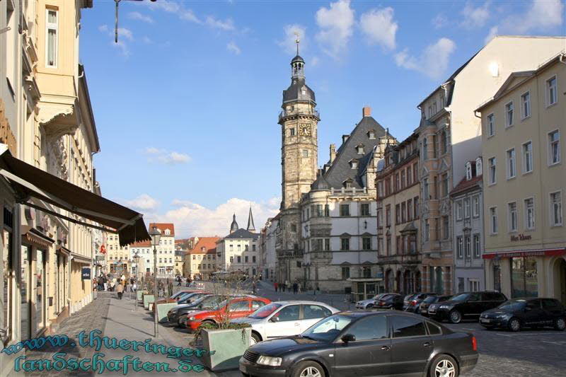 Marktplatz und Rathaus