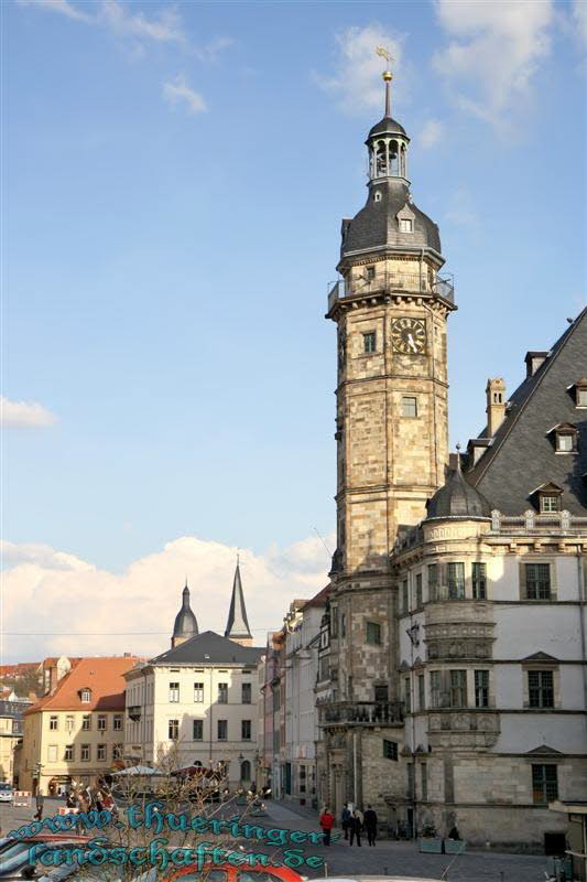 Marktplatz und Rathaus
