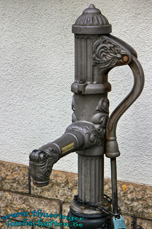 Altmodische Hand-Wasserpumpe in der Langen Strasse Worbis