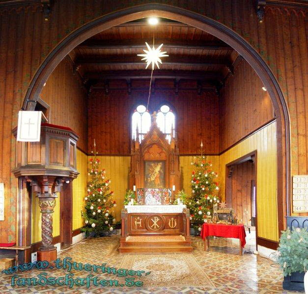 Weihnachtlich geschmckte Kirche in Neuhaus