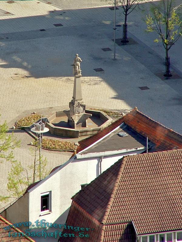 Blick von der Otilienkapelle auf das Waffenschmied- Denkmal